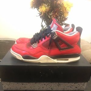 Jordan Retro 4 Toro